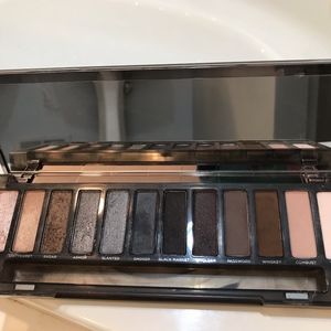 Urban Decay Smoky Palette